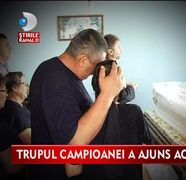 Trupul neinsufletit al campioanei INCENDIATE de sotul ei, a fost adus acasa